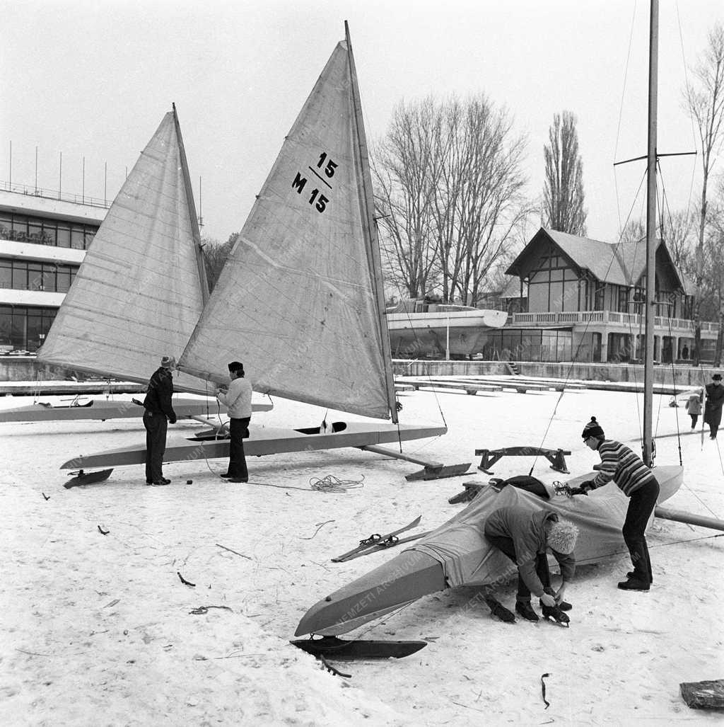 Életképek – Téli Balaton