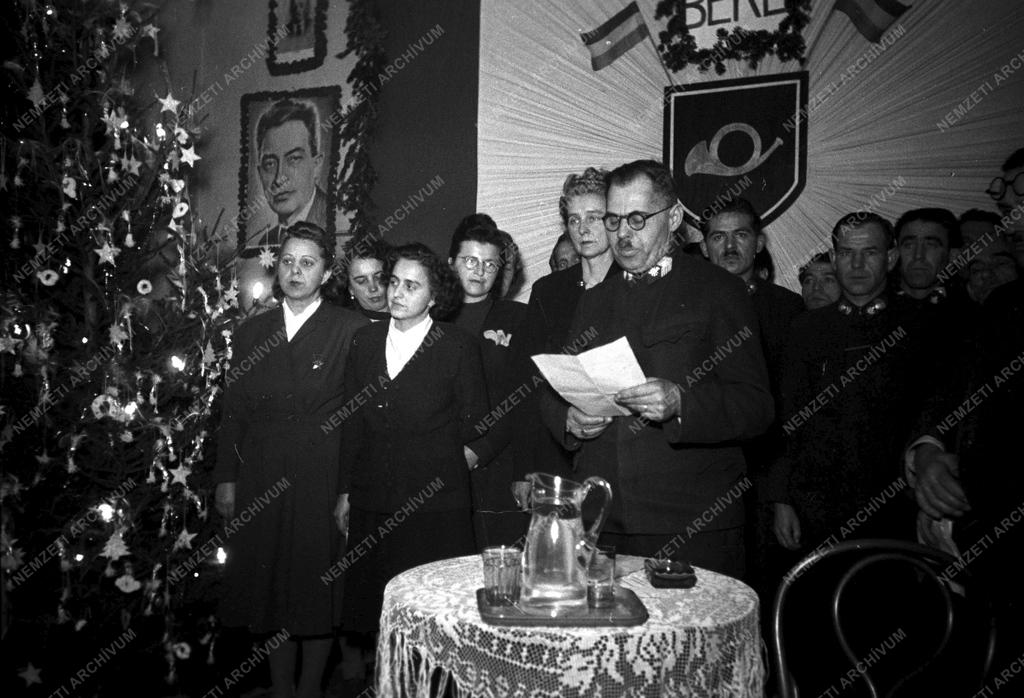 Vegyes - Karácsonyi ünnepségek - 4. számú Posta 