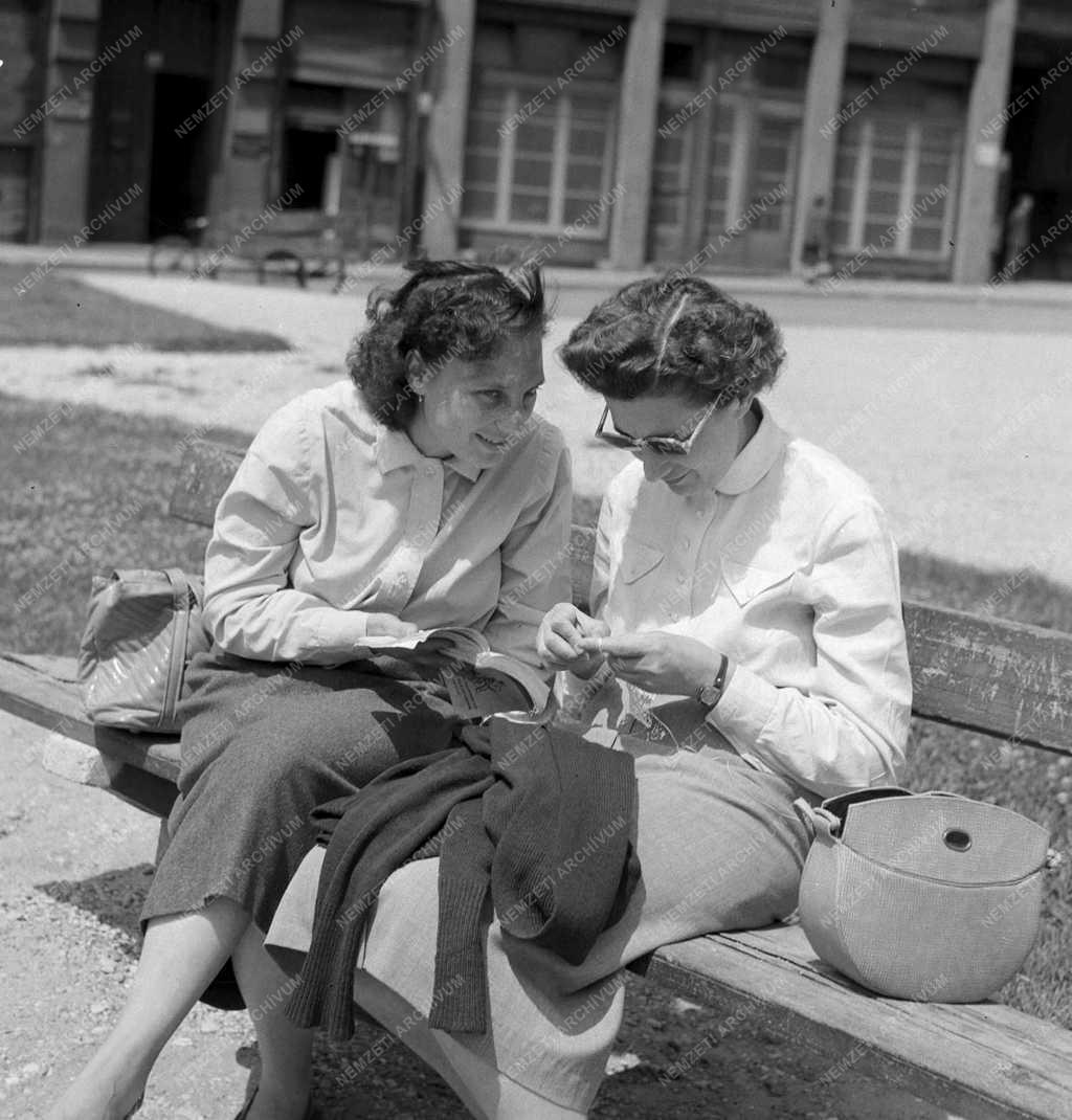 Városok - Pesti pillanatképek