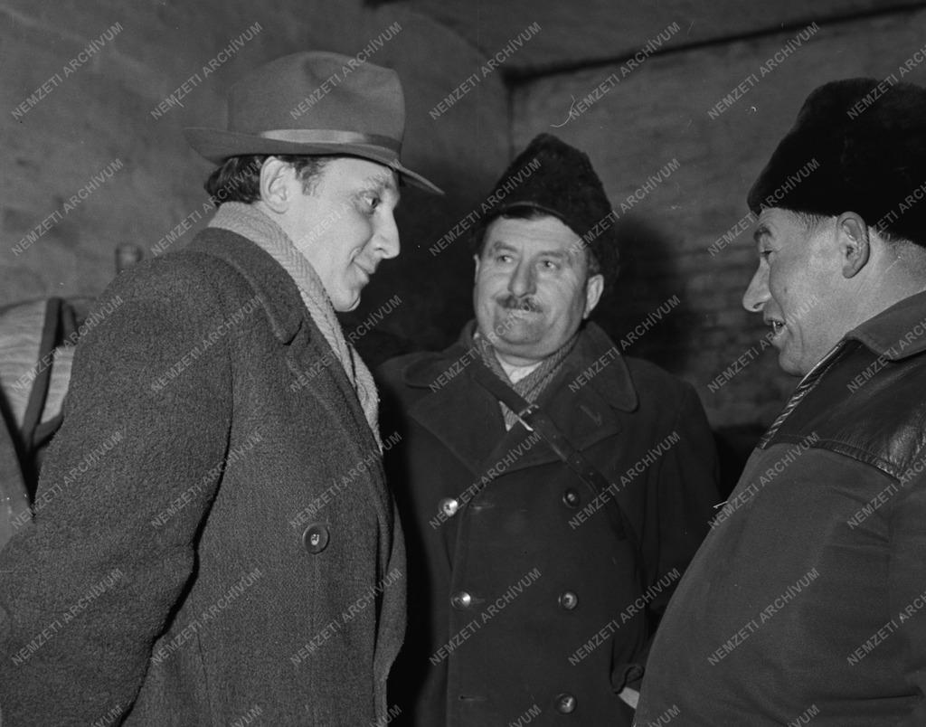 Kultúra - Színészek látogatása az inárcsi tsz-ben