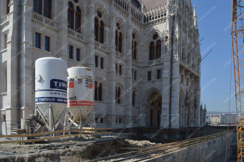 Beruházás - Budapest - A Kossuth Lajos tér rekonstrukciója