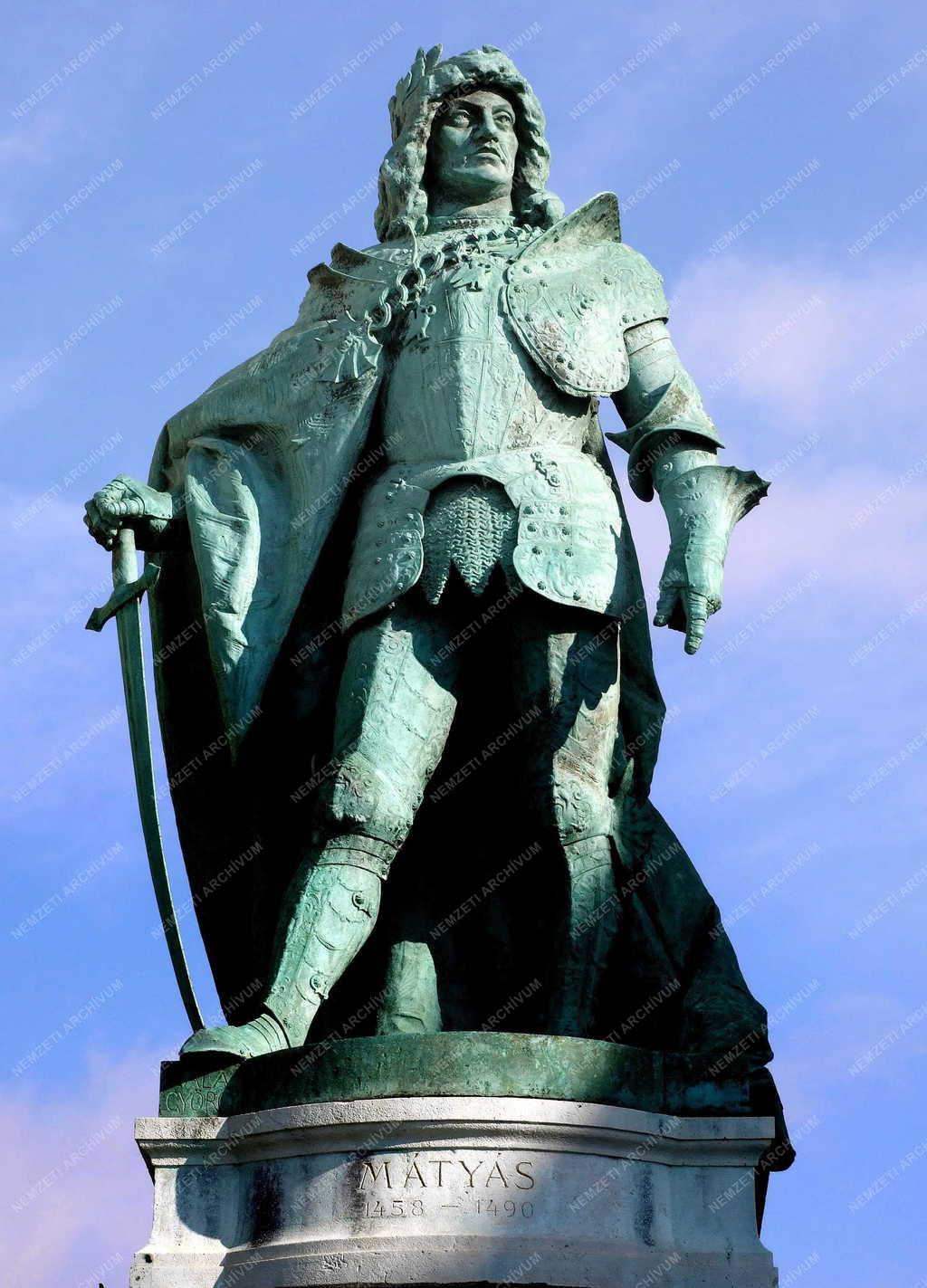 Köztéri szobor - Budapest - Mátyás király a Hősök terén