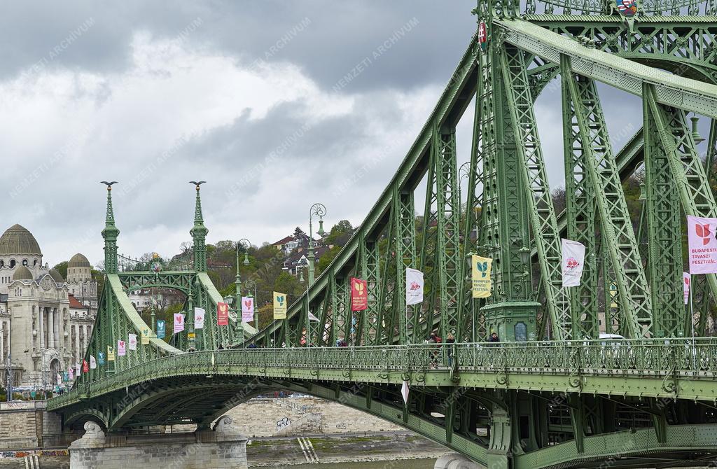Városkép - Közlekedés - Budapest - Szabadság híd