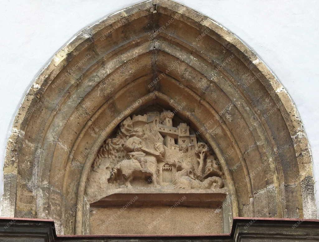 Egyházi épület - Sopron - A Szent György templom domborműve