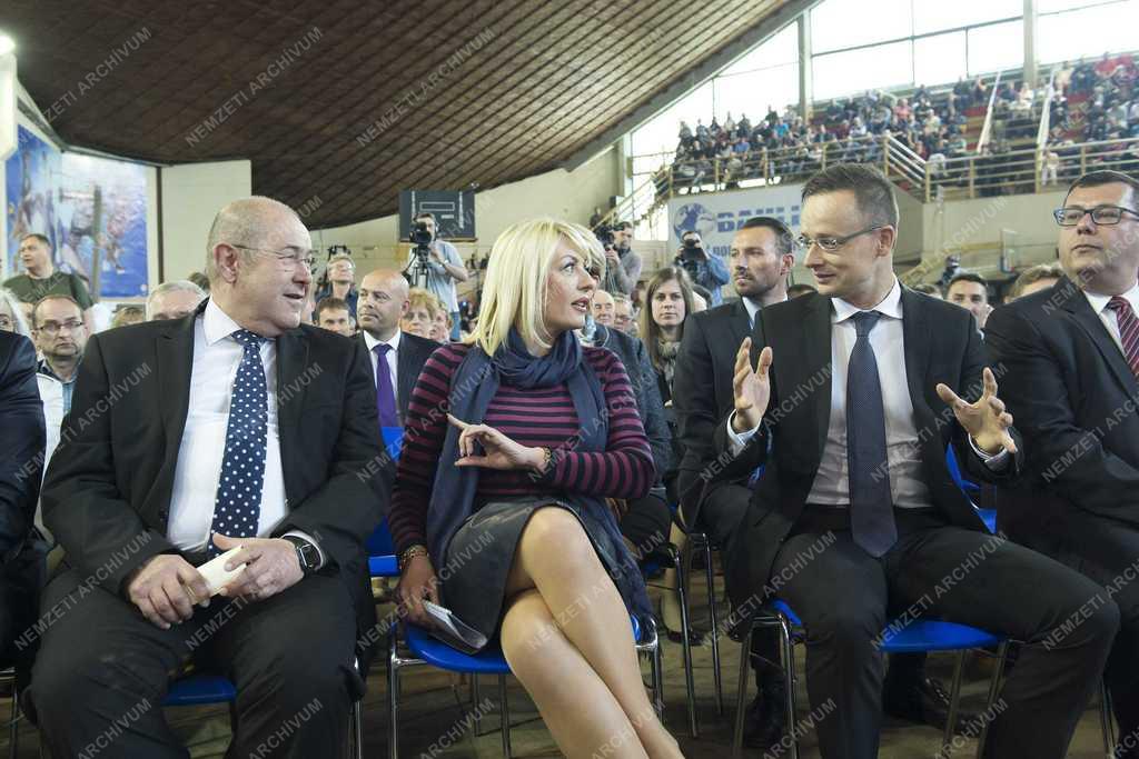  A magyar kormány vajdasági gazdaságélénkítési programja nyertesei szerződést írtak alá Szabadkán  