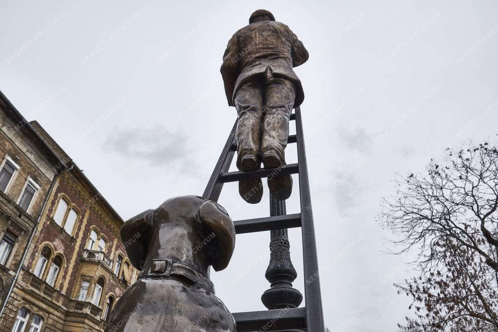 Kultúra - Budapest - A Lámpagyújtó szobor
