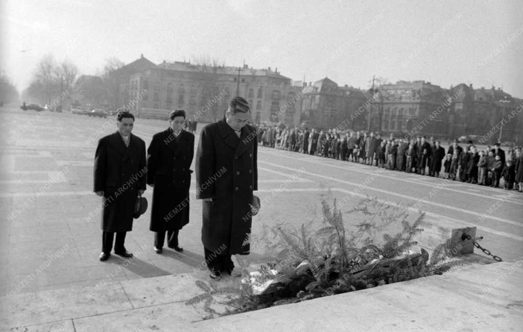 Diplomácia - Átadta megbízólevelét az új koreai nagykövet