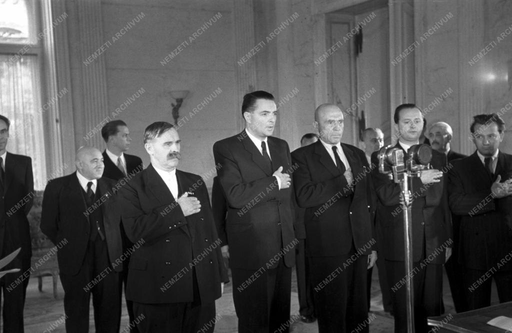 Belpolitika - Az új kormány eskütétele