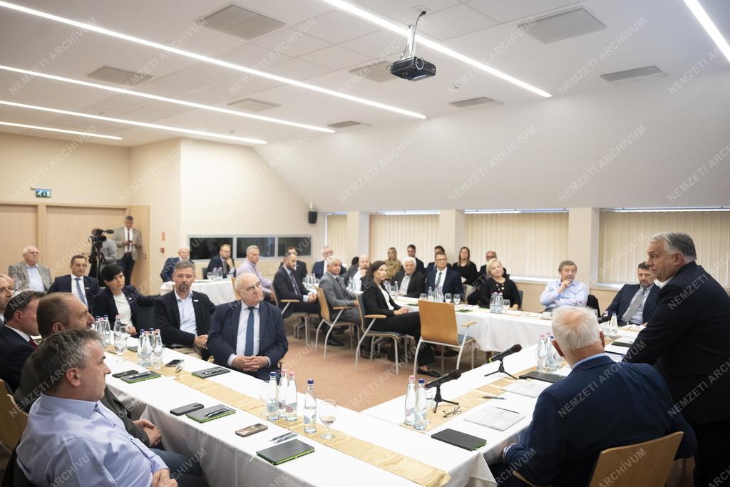 Orbán Viktor Hajdú-Bihar vármegyei vállalkozókkal egyeztetett