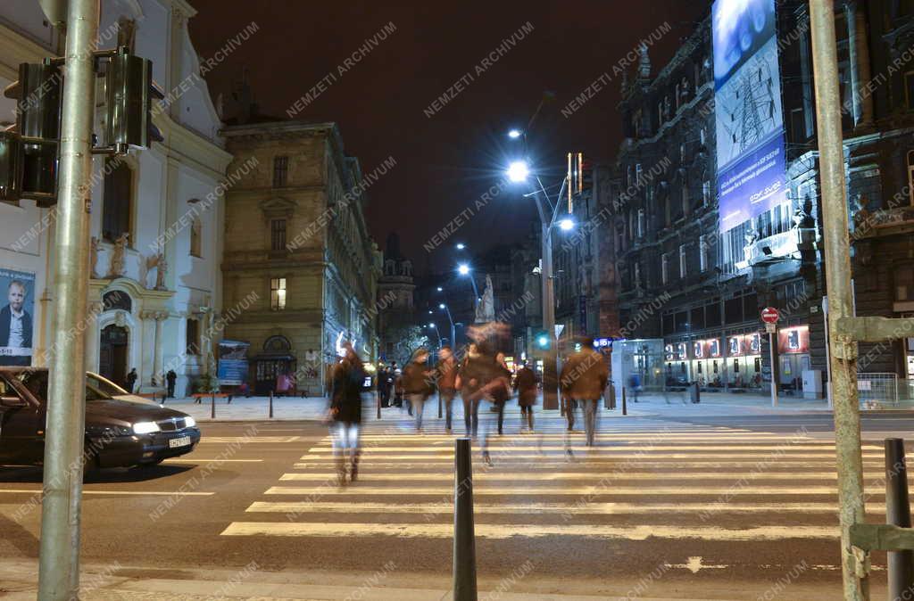 Városkép - Budapest -  Megújult a Ferenciek tere 