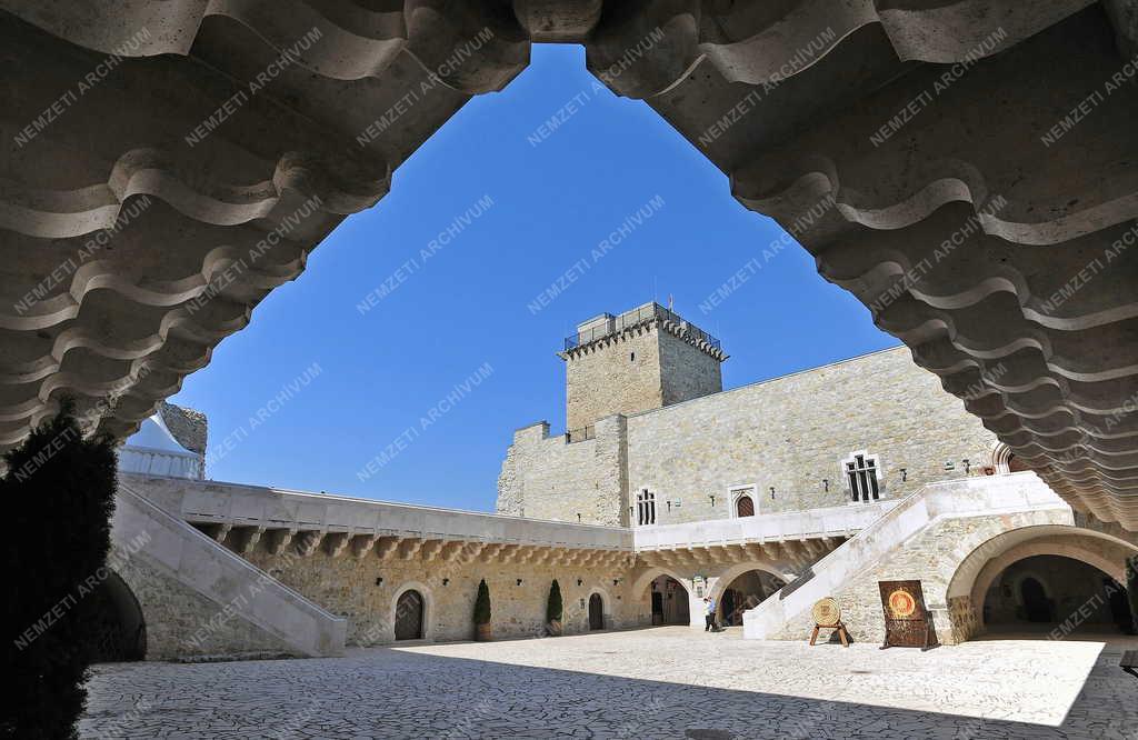 Turizmus - Diósgyőr - Az újjáépített vár