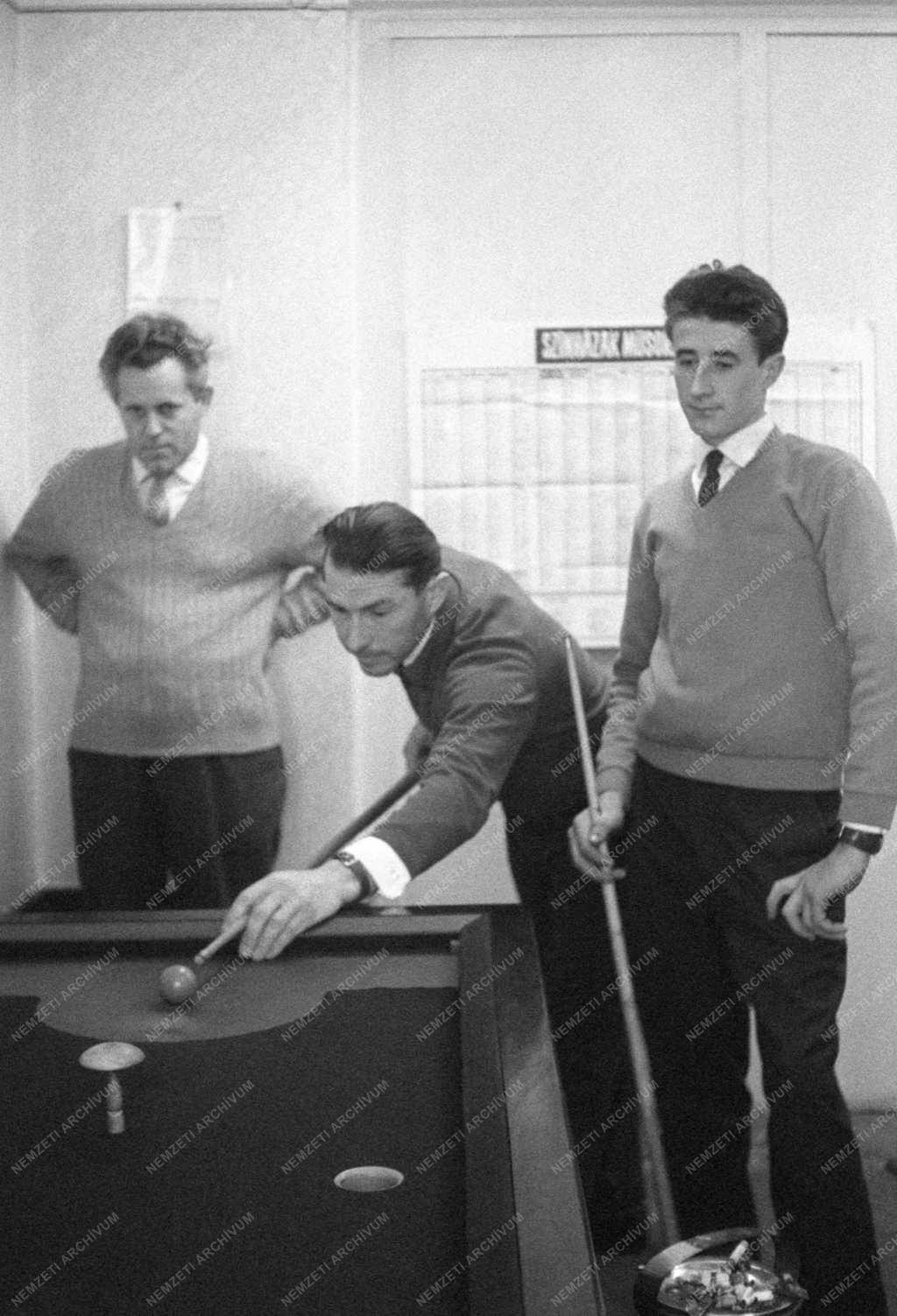 Szabadidő - Vendéglátás - A SZOT Szabadság-hegyi üdülője