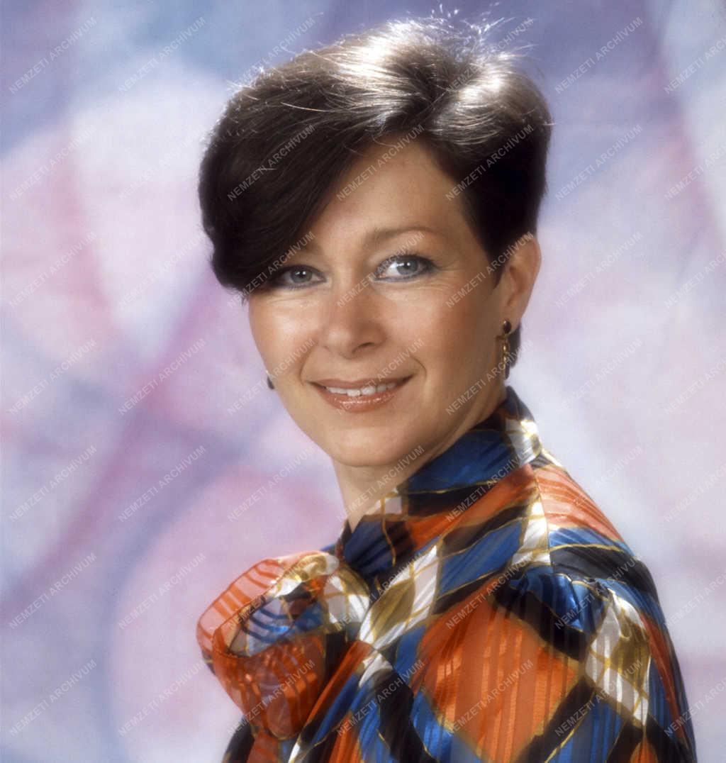 Kultúra - Császár Angela színésznő