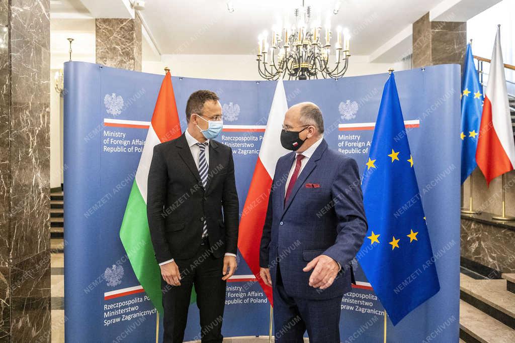 Szijjártó Péter Varsóban