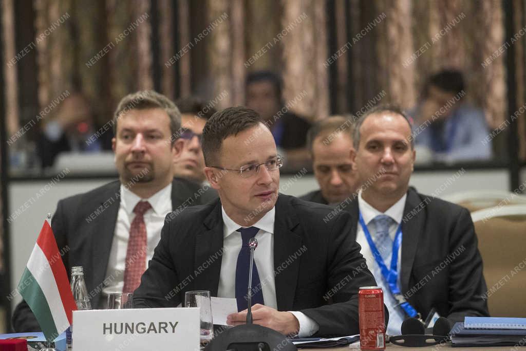 Szijjártó Péter Bakuban 
