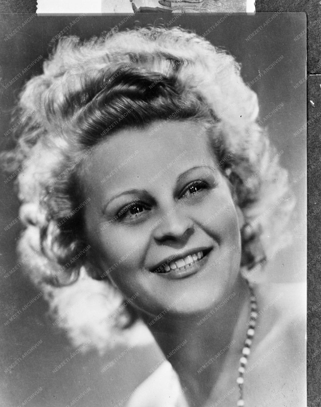 Dajka Margit színművésznő
