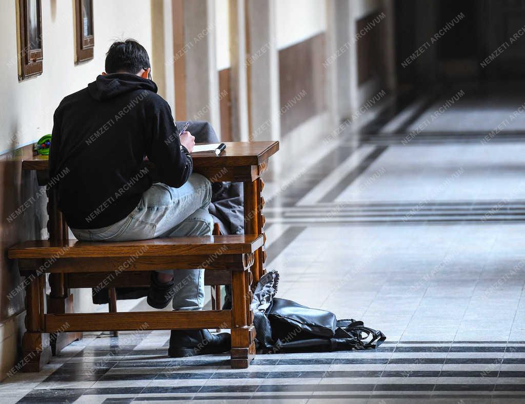 Oktatás - Debrecen - Vizsgaidőszak