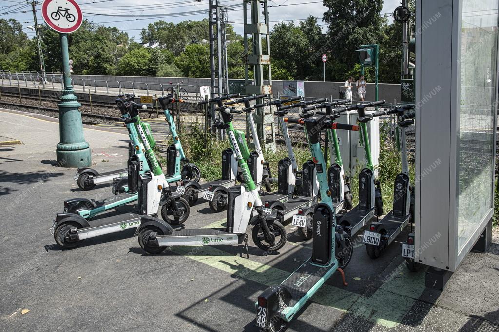 Közlekedés - Budapest - Elektromos rollerek