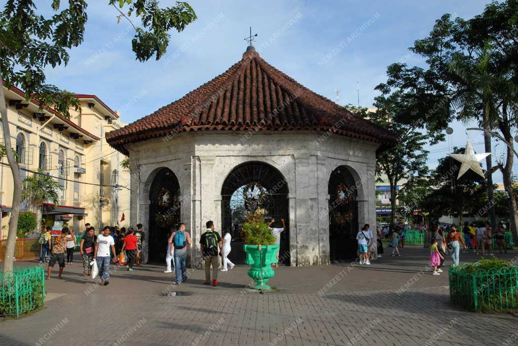 Fülöp-szigetek - Cebu - Magellán keresztjének épülete
