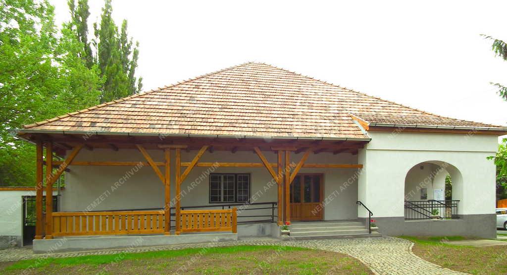 Középület - Zebegény - Polgármesteri Hivatal