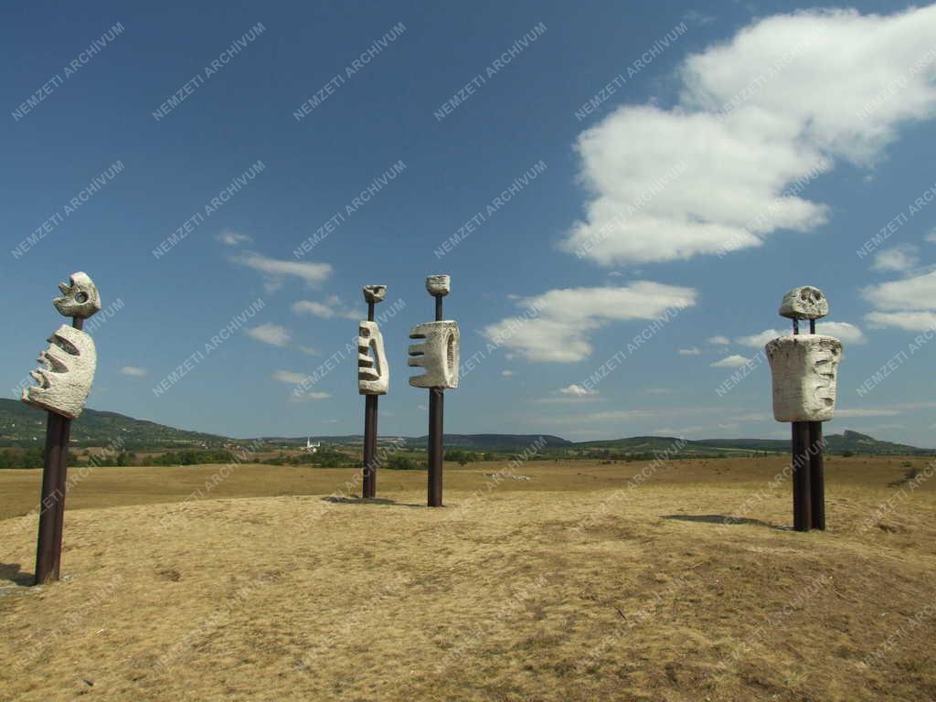 Balatonfelvidék - Kővágóörs - Szoborcsoport