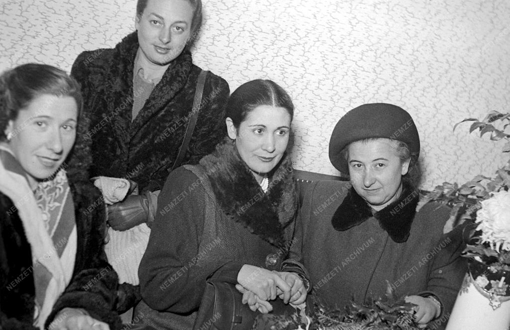 Külpolitika - Nemzetközi nőkongresszus Budapesten