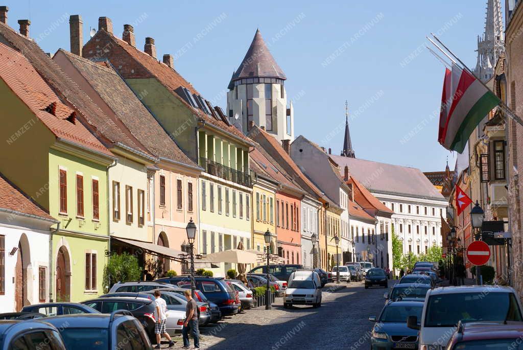 Budapest - Vár - Táncsics Mihály utca részlete