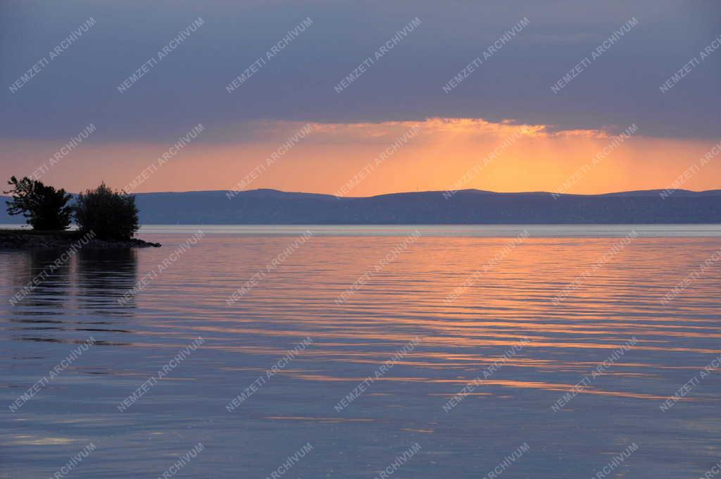 Természet - Naplemente a Balatonon