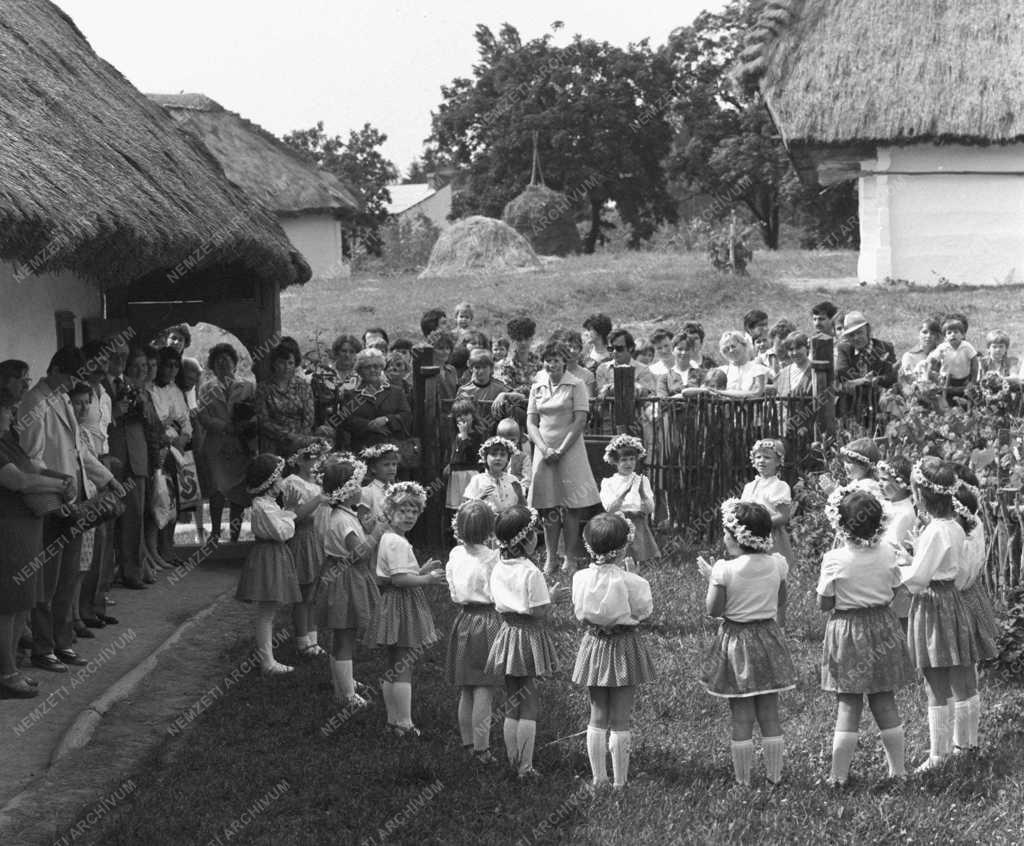 Népszokás - Pünkösdölők a Vasi Múzeumfaluban