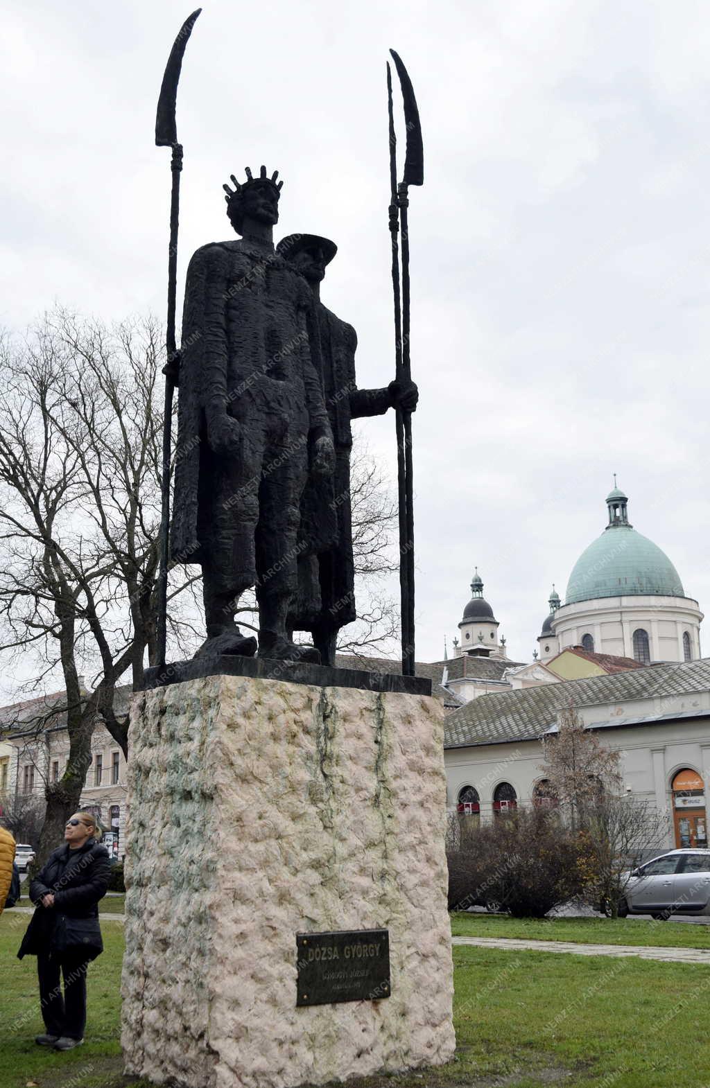Kultúra - Cegléd - Dózsa György emlékmű