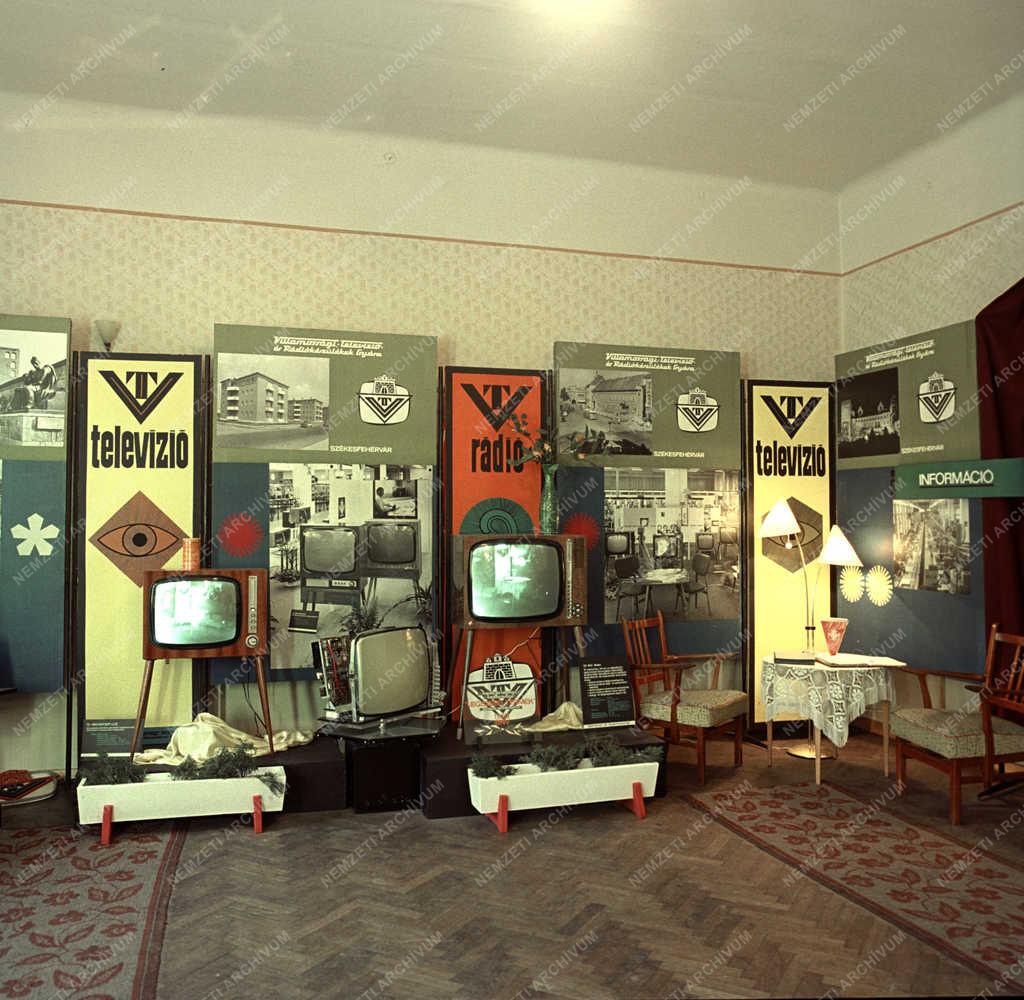 Ipar - Kiállítás - Villamossági, Televízió- és Rádiókészülékek Gyára