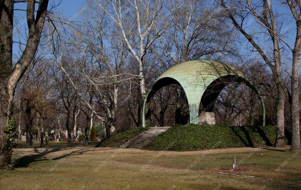 Temető - Károlyi Mihály sírja a Fiumei úti Nemzeti Sírkertben