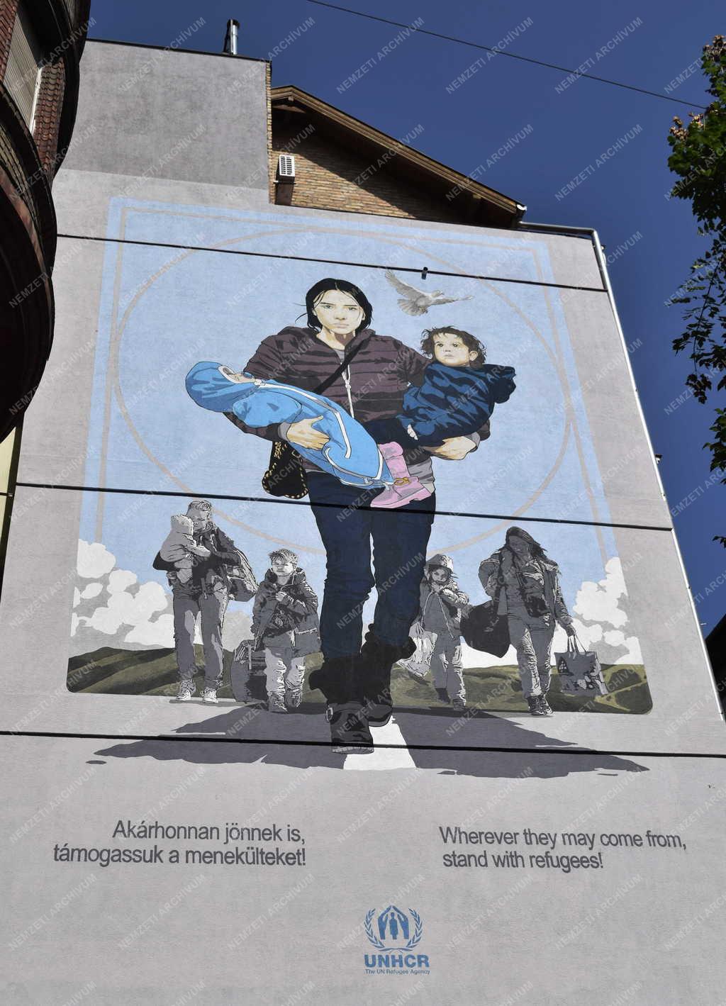Városkép - Budapest - Tűzfalfestmény a menekültek világnapjára
