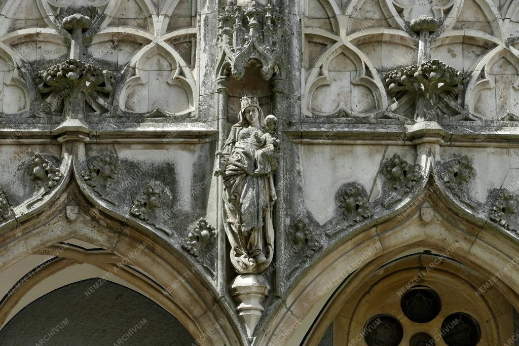 Műemlék - Budapest - Gótikus épületrészlet a Vajdahunyad-várban