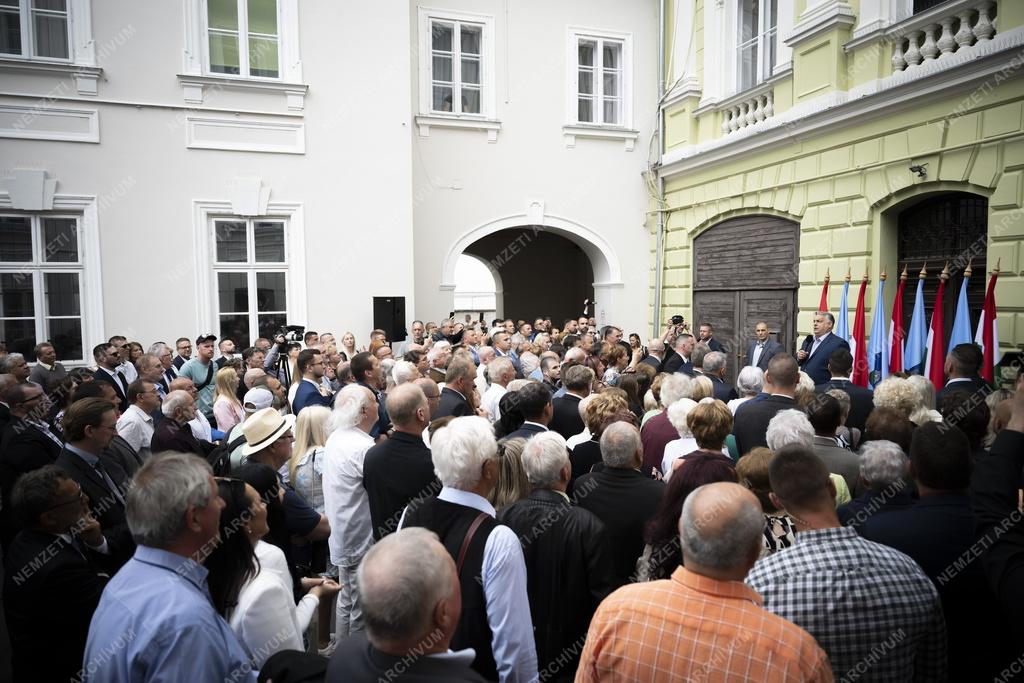 Voks 24 - Orbán Viktor országjáró kampánykörútja