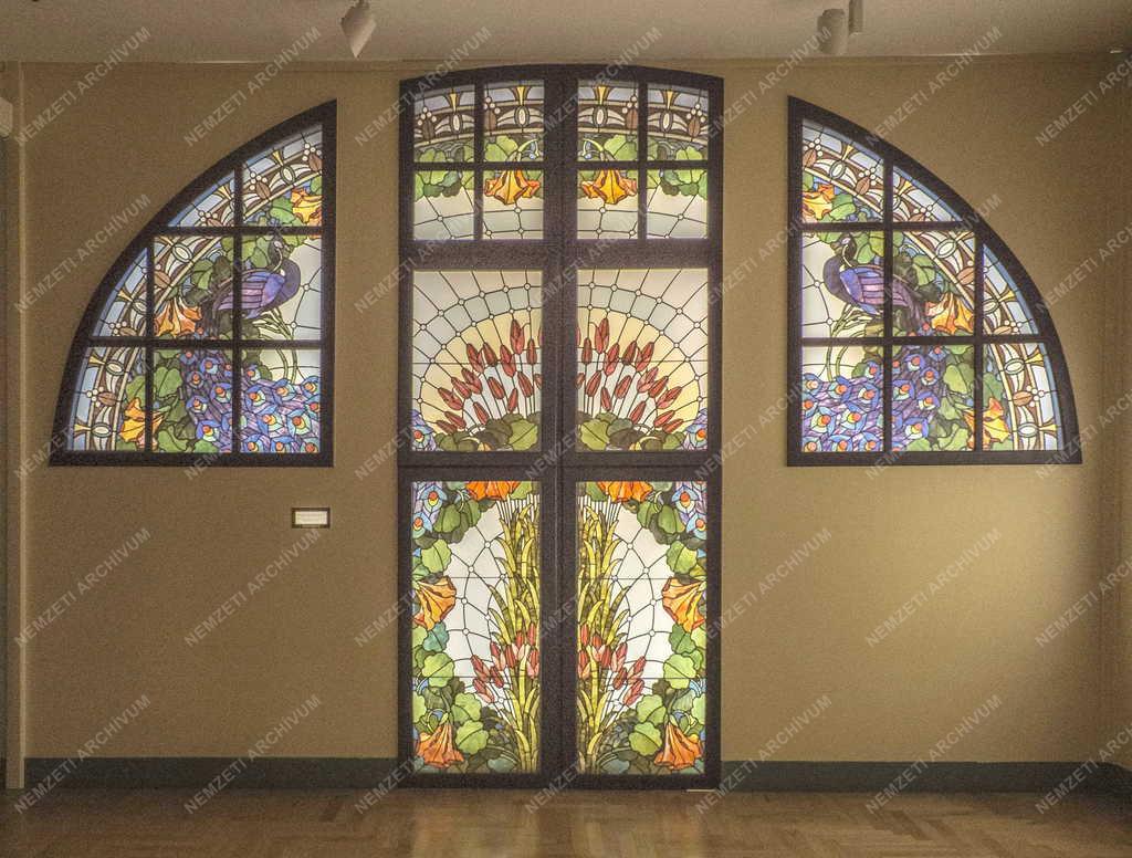 Épület - Budapest - Kiállítóterem a Róth Miksa Emlékházban