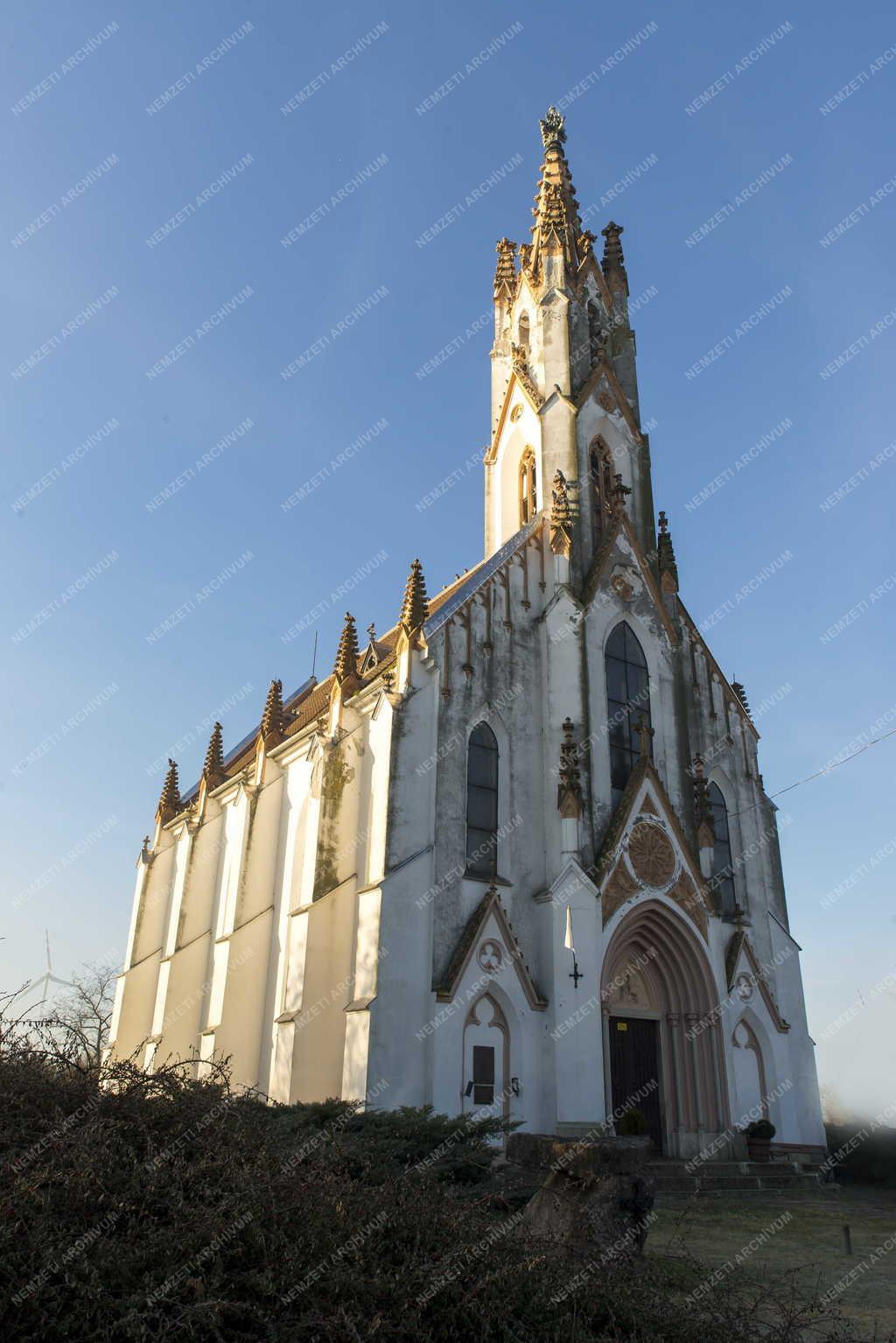 Egyház - Albertkázmérpuszta - Szent Adalbert Templom