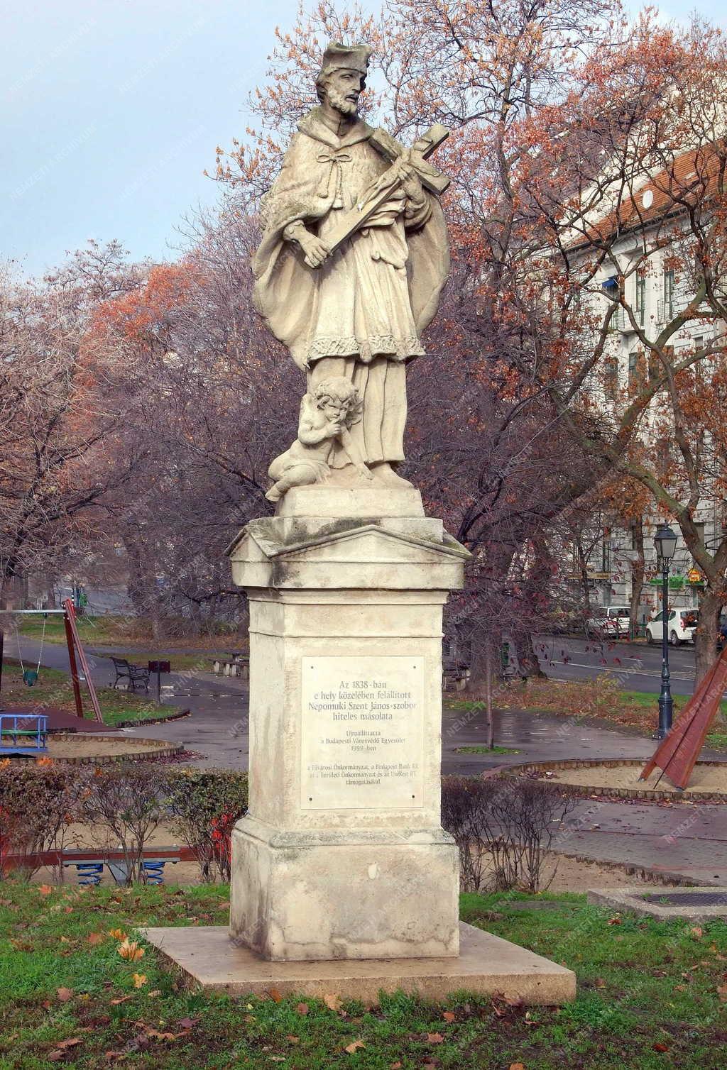 Emlékmű - Köztéri szobor - Nepomuki Szent János