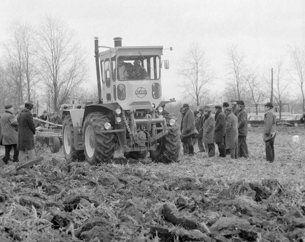 Ipar - Bemutatták a Rába 180-as traktort