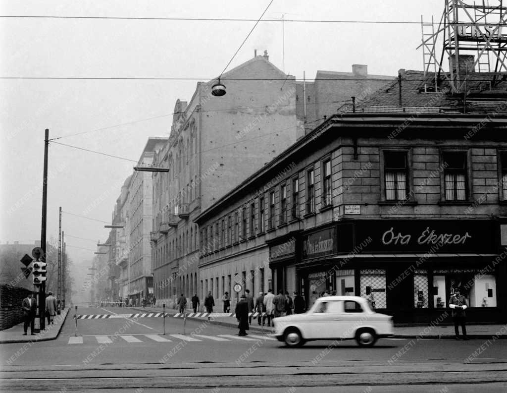 Közlekedés - Felújítják a fővárosi József Attila utcát