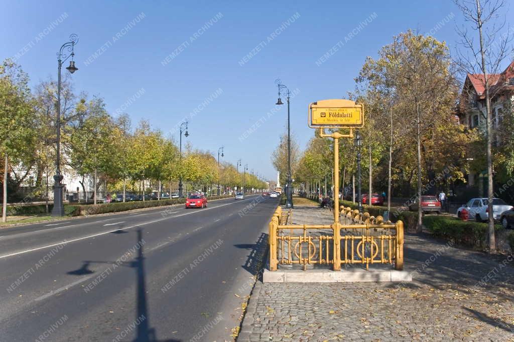Városkép - Budapest - Az M1 metró állomásának lejárata