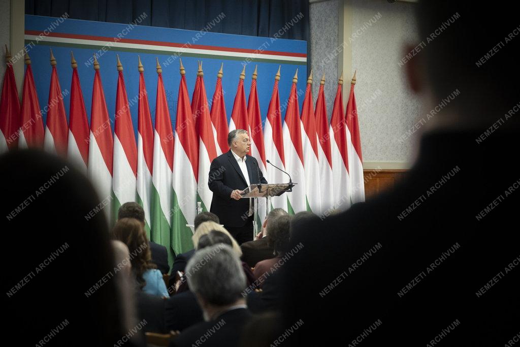 Orbán Viktor a misszióvezetői értekezleten