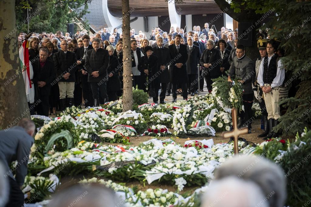 Végső búcsút vettek Potápi Árpád János államtitkártól Bonyhádon 