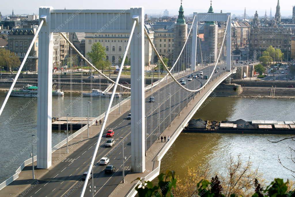 Budapest - Erzsébet híd - Uszály