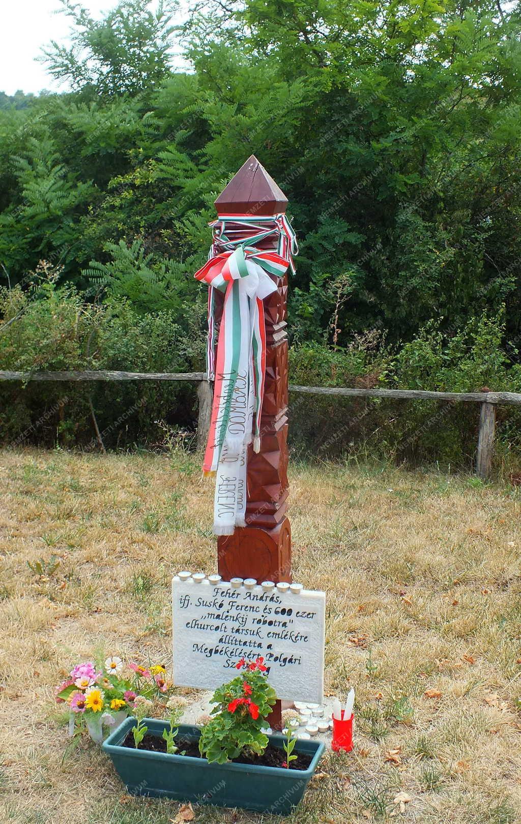 Kopjafa - Verőce -  A  „malenkij robot” áldozatainak emlékére