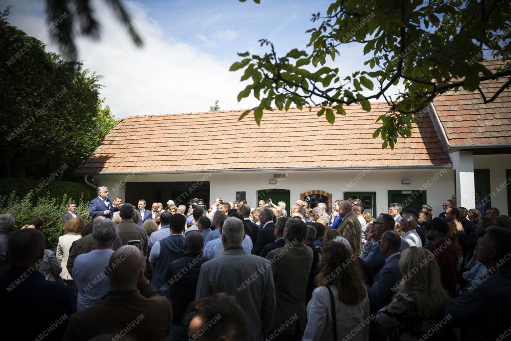 Voks 24 - Orbán Viktor országjáró kampánykörútja 