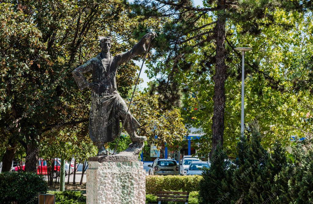 Városkép - Dunaújváros - Martinász című szobor