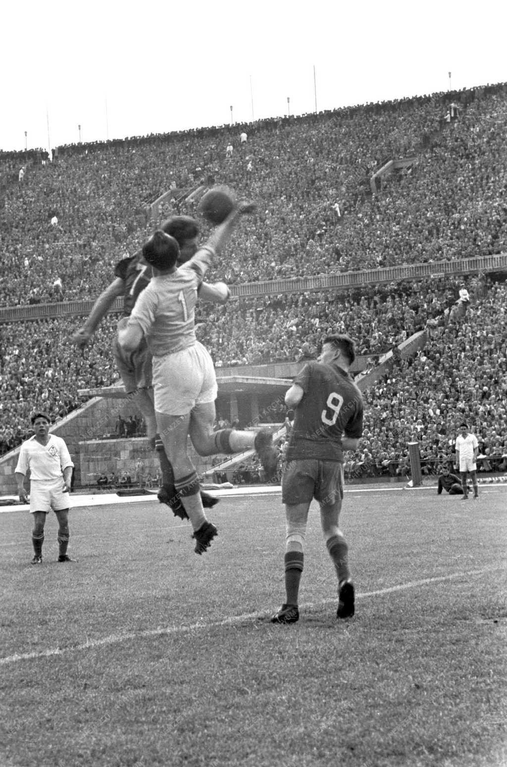 Sport - Labdarúgás - Budapesti Dózsa - Budapesti Kinizsi mérkőzés