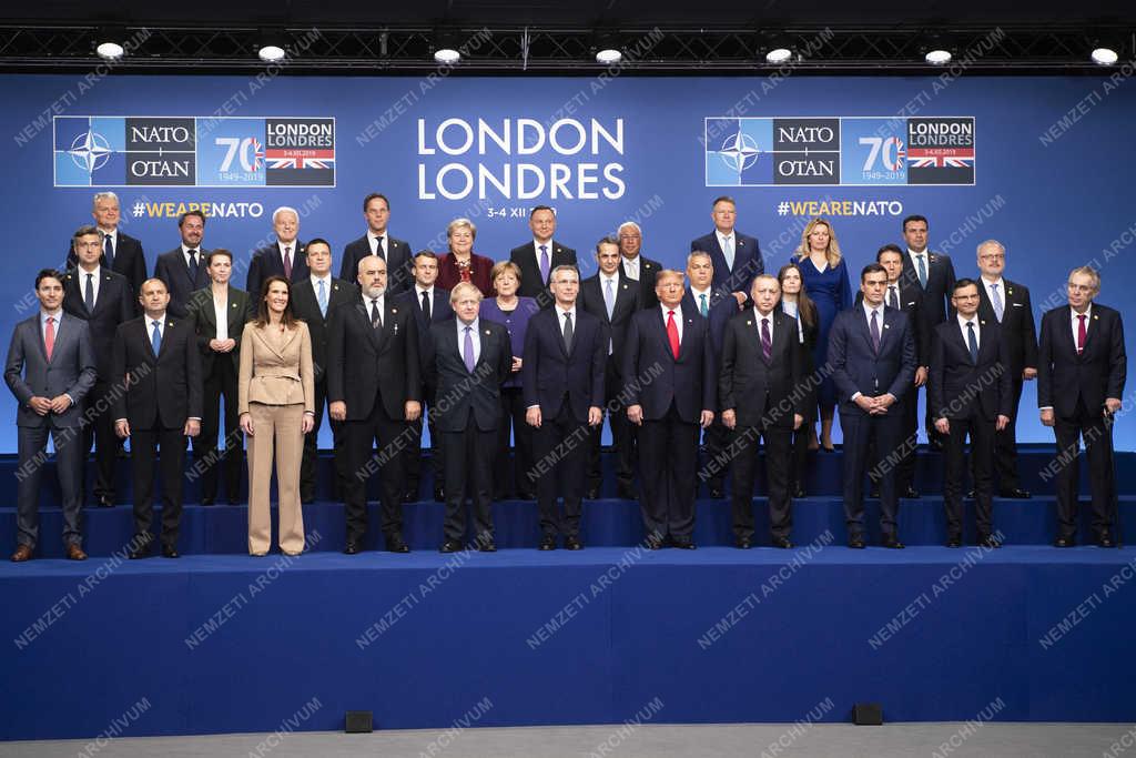 Orbán Viktor a londoni NATO-csúcson