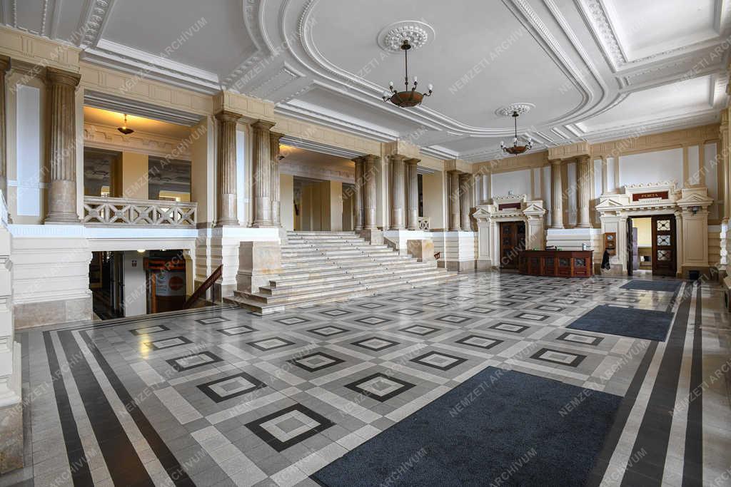 Felsőoktatás - Debrecen - 20 éves a Debreceni Egyetem